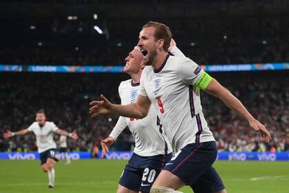 Harry Kane (9), de la selección de Inglaterra, festeja tras anotar el tanto del triunfo sobre Dinamarca en la semifinal de la Euro, el miércoles 7 de julio de 2021, en Wembley (Laurence Griffiths/Pool Photo via AP)