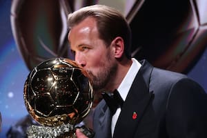 Harry Kane rompió la maldición y ganó el Balón de Oro; Messi terminó quinto y lo siguió desde lejos
