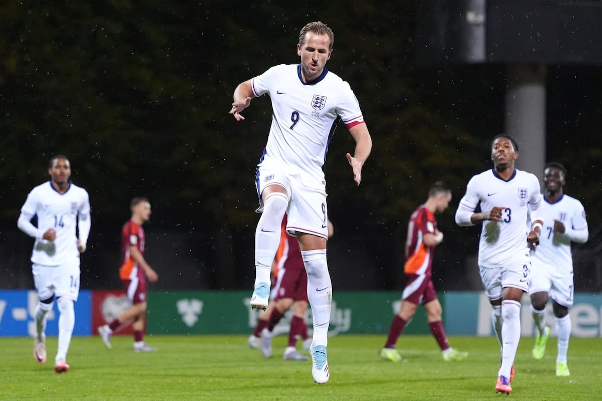 Harry Kane, el artillero y el líder de Inglaterra, que se clasificó para el Mundial 2026 con un 5-0 a Letonia.