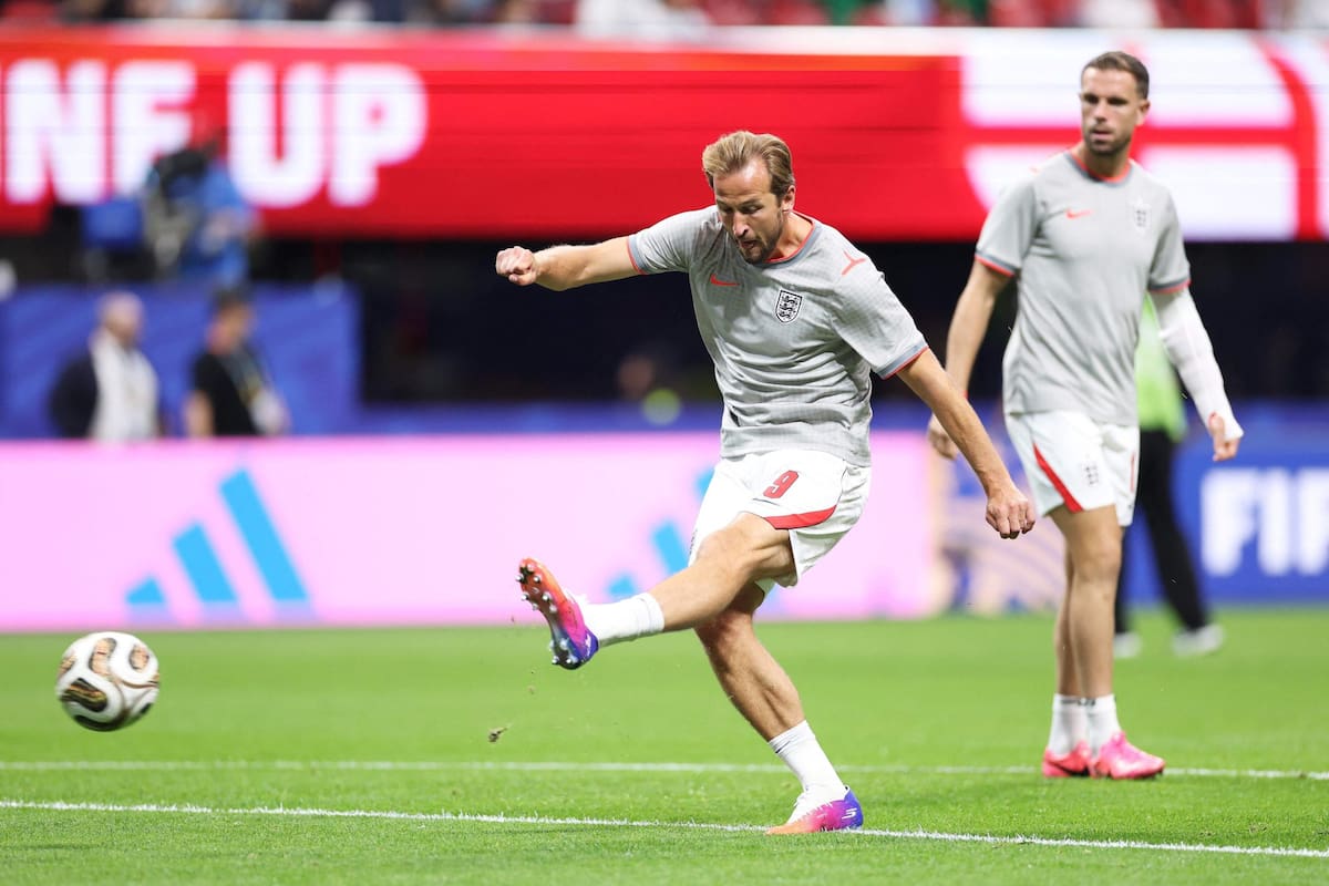 Harry Kane, en un calentamiento previo en el último Mundial, con la selección de Inglaterra; el delantero ve posible un cambio de deporte