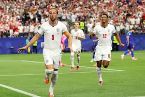 Inglaterra ganó y gustó: 4-2 sobre Croacia en un estreno de alto vuelo, con un doblete de Harry Kane