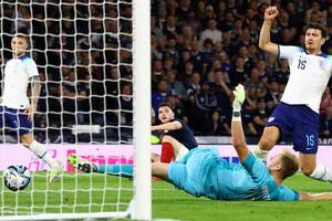 Harry Maguire desvió el centro y convirtió en contra, en el partido amistoso entre Inglaterra y Escocia