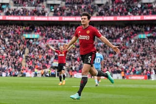Harry Maguire firma extensión de contrato con Manchester United