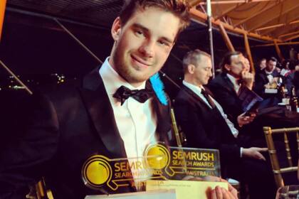 Harry Sanders pasó de dormir bajo un puente a ser millonario (fuente: captura de Instagram)