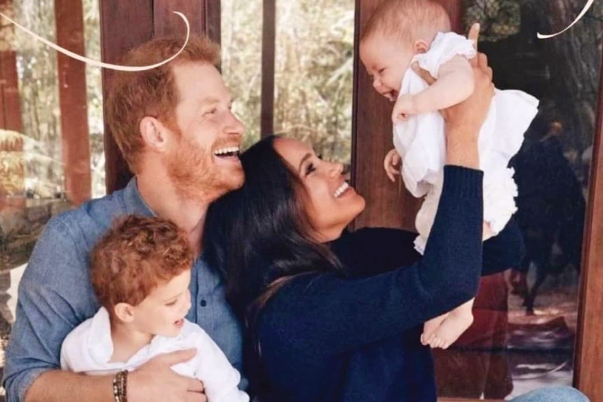 Harry y Meghan, junto a sus hijos, Archie y Lilibet
