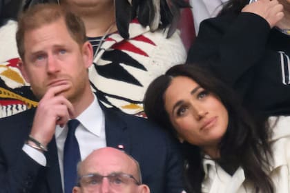 Harry y Meghan lloran de emoción al ver un video sobre la historia de los
juegos.
