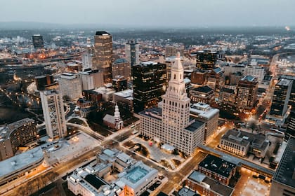 Hartford, Connecticut, es el mejor mercado inmobiliario para los compradores en 2026 (Unsplash)