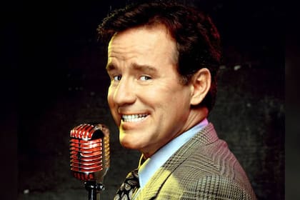 Hartman escribió una serie para que su esposa pudiese protagonizar, pero el proyecto fue cancelado y el actor consiguió su propia telecomedia: Newsradio
