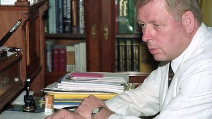 Hartmut Hopp, médico alemán conocido como mano derecha de Schäfer, fue condenado por un tribunal chileno a 5 años de prisión. Sin embargo, huyó a Alemania, donde hoy está libre