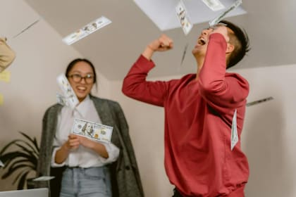 Harvard realizó una investigación sobre el nivel adquisitivo que debe tener una persona feliz (Foto Pexels)