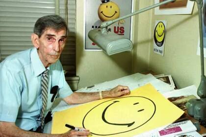 Harvey Ball diseñó la carita sonriente en 1963 y en 1999 creó una corporación para recaudar fondos destinadas a causas de caridad