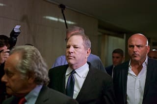 Exactriz da un emotivo testimonio en el nuevo juicio por violación contra Weinstein