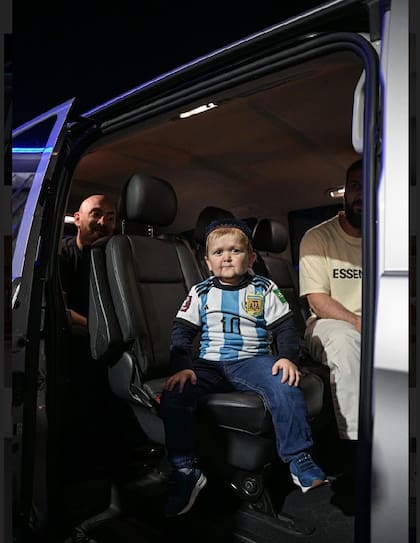 Hasbulla eligió la camiseta de la selección argentina para mostrarse