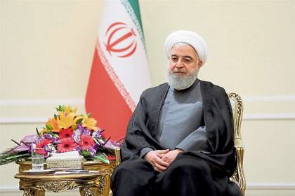 Hassan Rohani, ayer, durante un encuentro con el embajador francés en Teherán