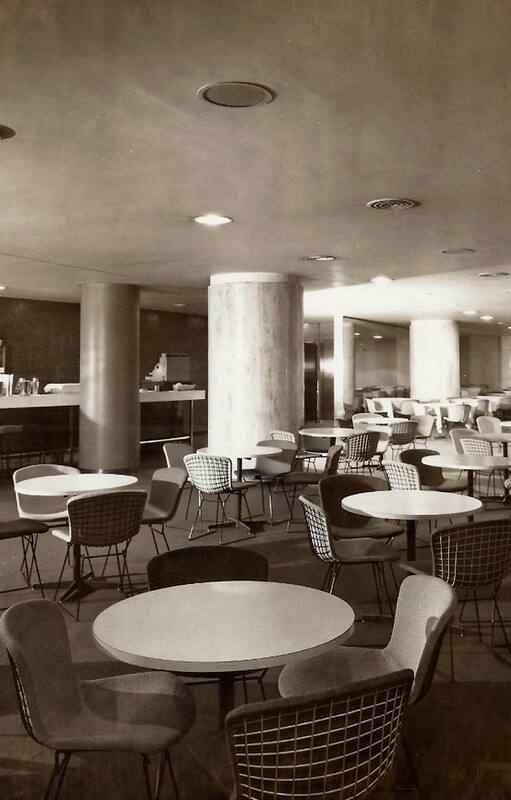 Hasta 1979, la actual sala Cunill Cabanellas del San Martín fue una confitería paqueta y modernosa ubicada en el tercer subsuelo, a escasos metros por donde pasa el subte del eje de la avenida Corrientes