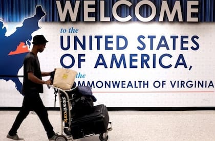 Hasta 2010, Estados Unidos denegaba la entrada o permanencia de viajeros con VIH.
