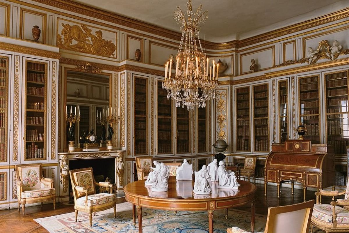 Hasta 2020, la propiedad perteneció al Sultán bin Abdul-Aziz al-Saúd, príncipe heredero y viceprimer ministro de Arabia Saudita