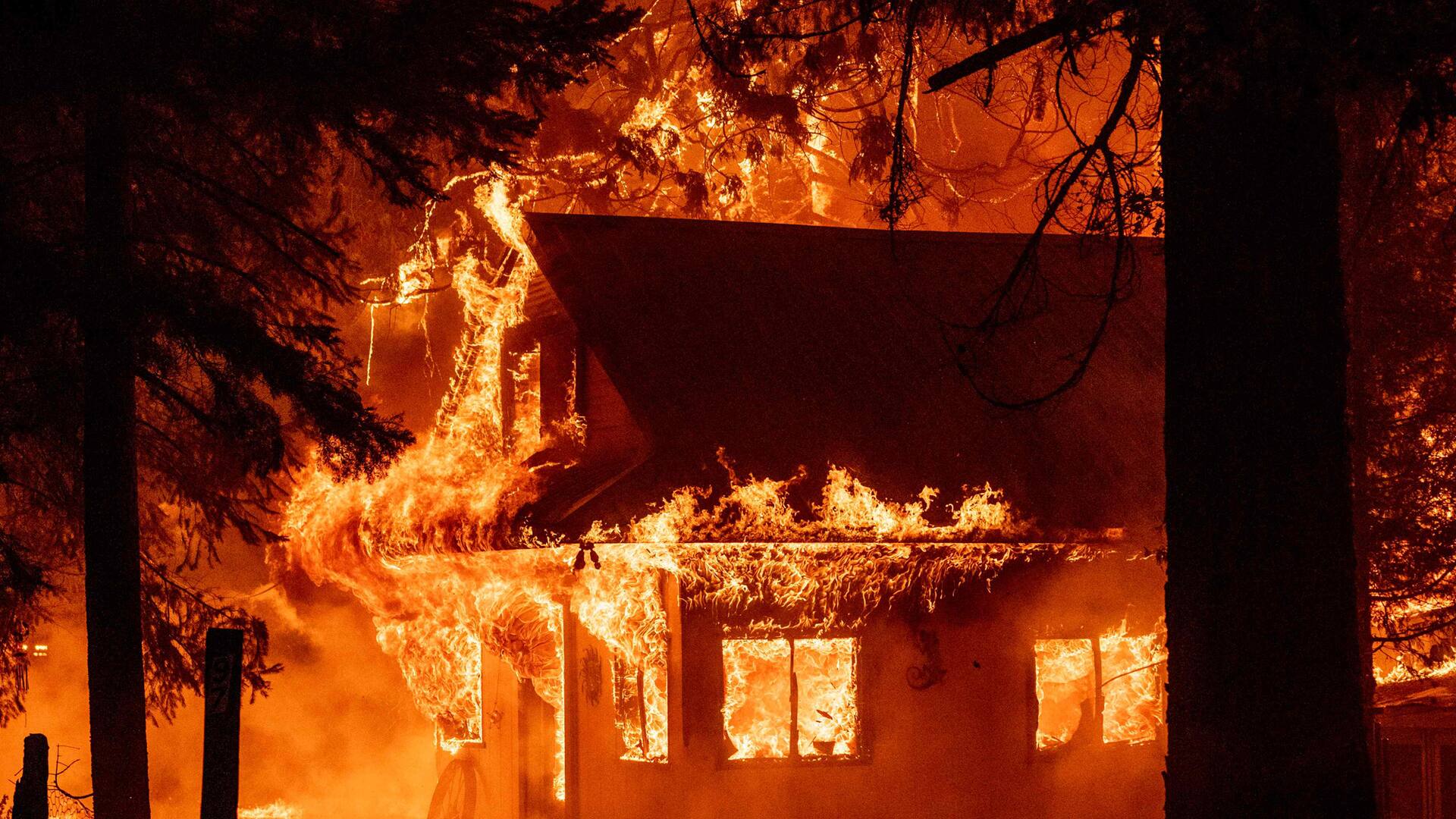Hasta el domingo, el incendio había destruido 187,562 hectáreas; el fuego ahora cubre un área más grande que Los Ángeles