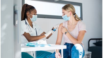 Hasta el momento, todas las vacunas han mostrado ser efectivas para prevenir la enfermedad grave de covid-19.