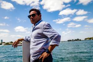 Hasta hace poco, Jordan Belfort era un criptoescéptico; ahora les cobra a los empresarios decenas de miles de dólares por sus consejos al respecto