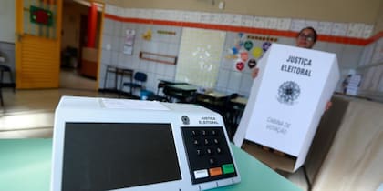 Hasta las 17 hs. las personas pueden emitir su voto en Brasil