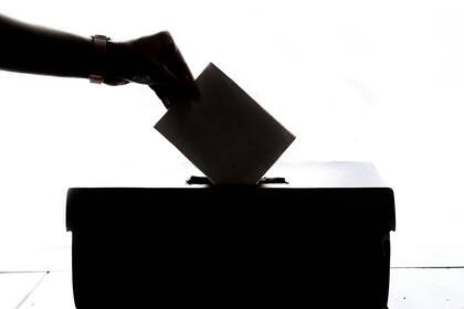 Hasta las próximas elecciones municipales, que se realizarán el martes 18 de marzo, el pueblo de Long Island seguirá bajo el mando de la Junta Directiva actual