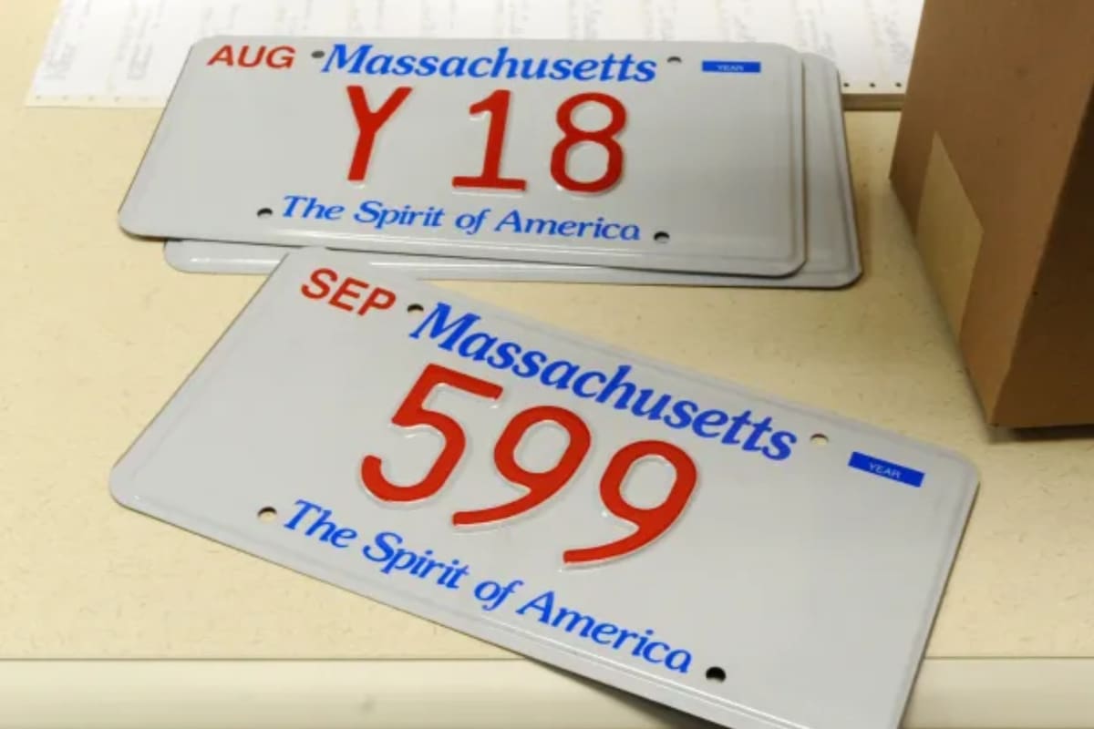 Hasta mediados de agosto, los residentes de Massachusetts pueden inscribirse para el tradicional sorteo de placas de baja numeración