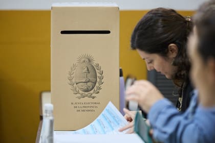 Hasta pasadas las 16.30, el 58% del padrón electoral había ejercido su derecho al voto en Mendoza