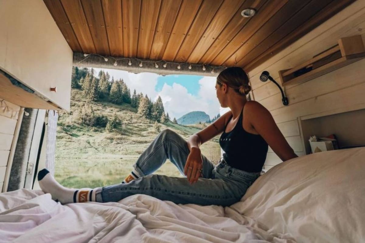 Hatti Webster abandonó su trabajo y, con unos US$14.000 compró una furgoneta y la transformó en una caravana para recorrer el mundo