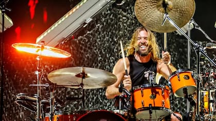 Hawkins se unió a la banda creada por Dave Grohl en 1997