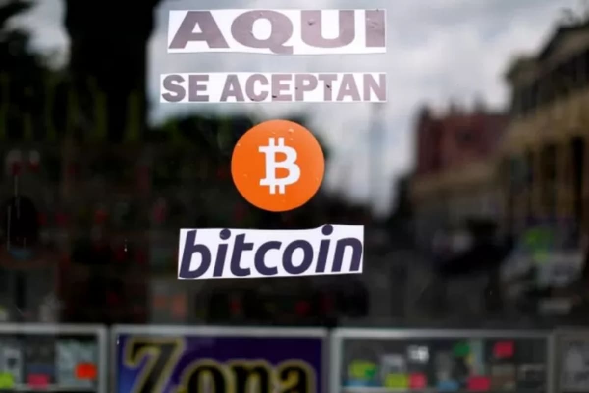 Hay 3836 modificaciones, que incluyen nuevos términos, enmiendas y acepciones como "bitcoin"