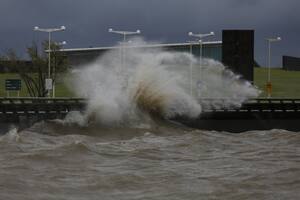 Hay alerta por sudestada para las zonas linderas al Río de la Plata