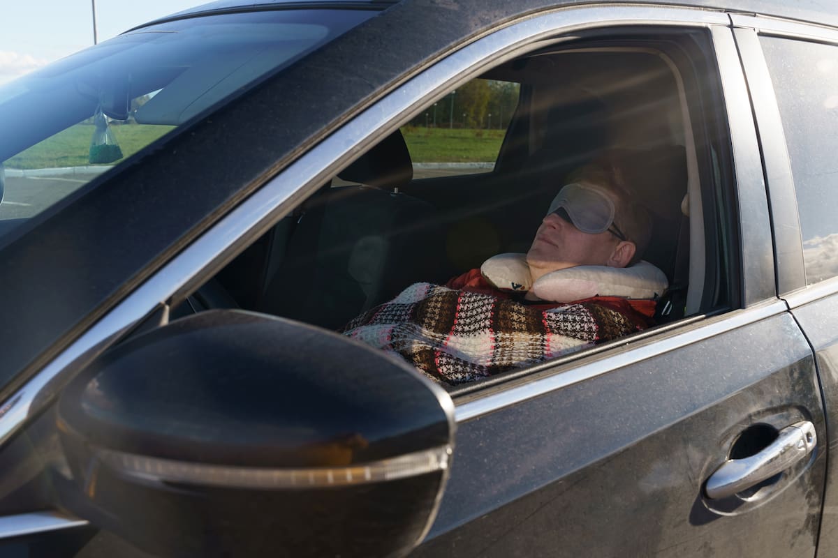 Hay algunas recomendaciones al dormir en el auto que es necesario tener en cuenta