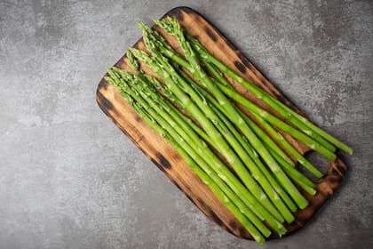 Hay alimentos, como los espárragos, que son buena fuente de prebióticos