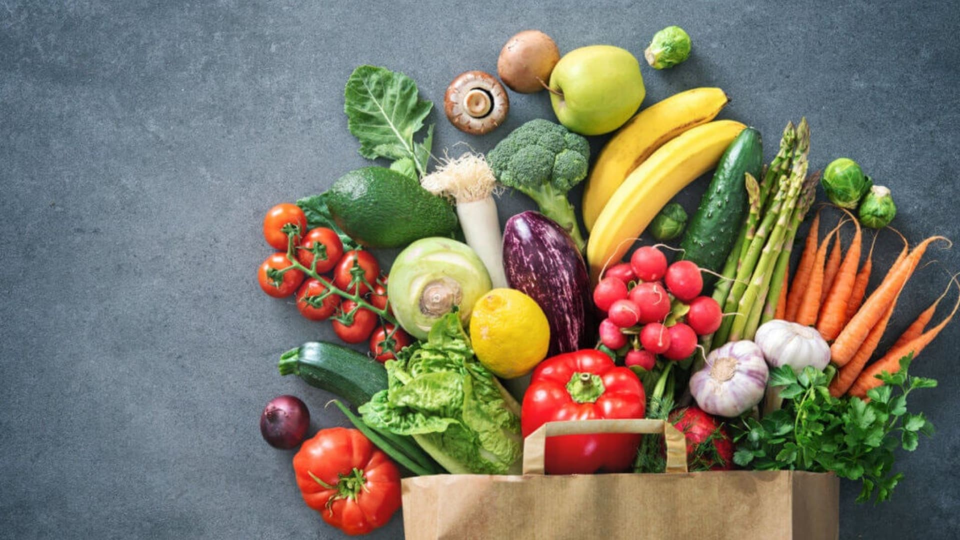 Hay alimentos que una vez abiertos se deben consumir, otros, con retirarles la parte afectada, alcanza