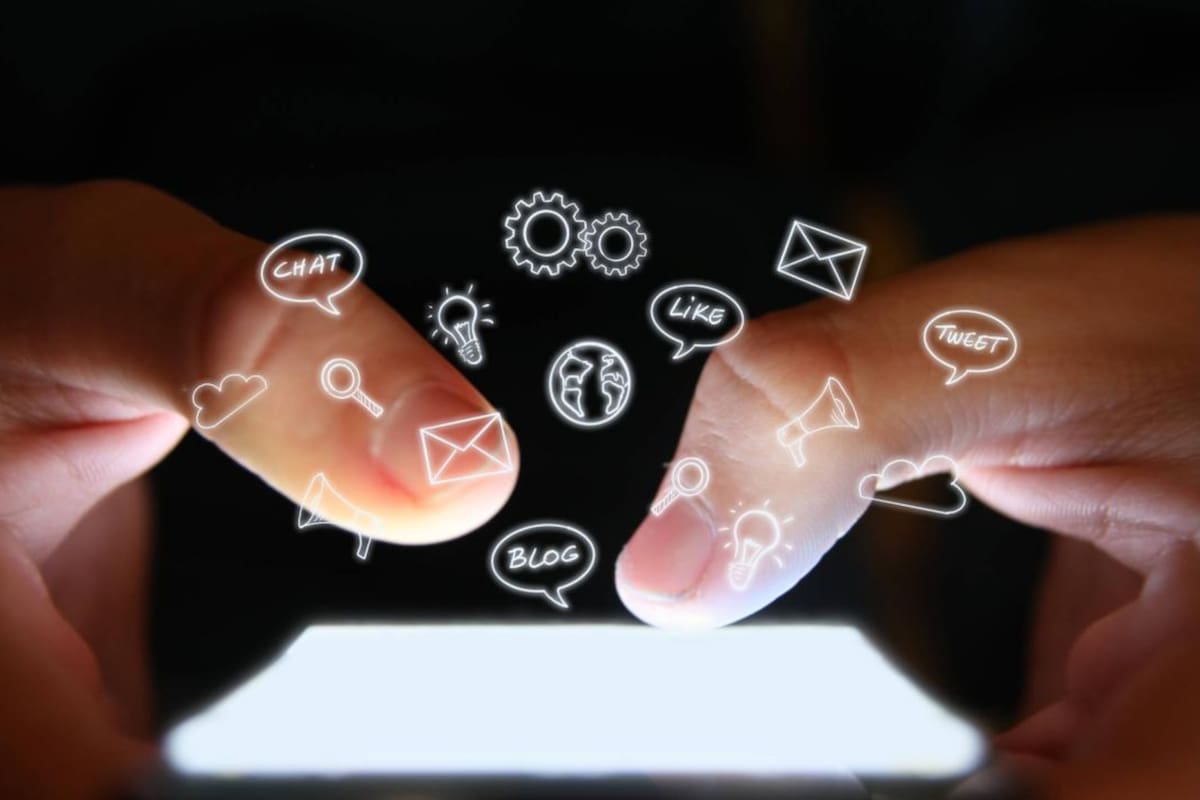 Hay aplicaciones que, aunque no las uses, se conectan a internet y descargan datos en segundo plano (Foto: iStock)