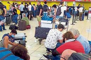 Hay argentinos varados en varios aeropuertos de todo el mundo ,145x102mm