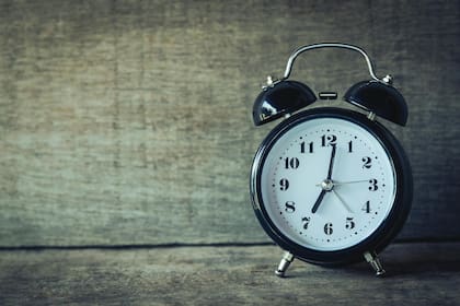 Hay argumentos a favor y en contra del cambio de horario, dependiendo a quienes favorecen y quienes se sienten perjudicados por temas de salud