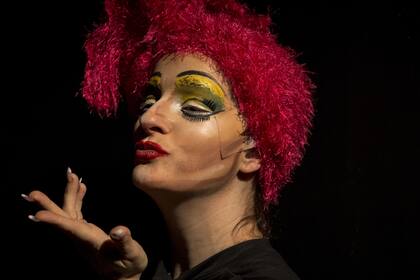 Hay artistas, actores y comediantes que protagonizan espectáculos en absoluta soledad sobre el escenario. Descubrí algunos de los más interesantes y disfrutalos con Club LA NACION.