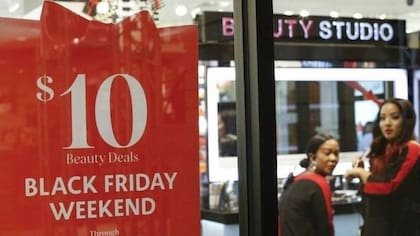 Hay consumidores que esperan durante meses y estudian meticulosamente los descuentos ofrecidos en el Black Friday.