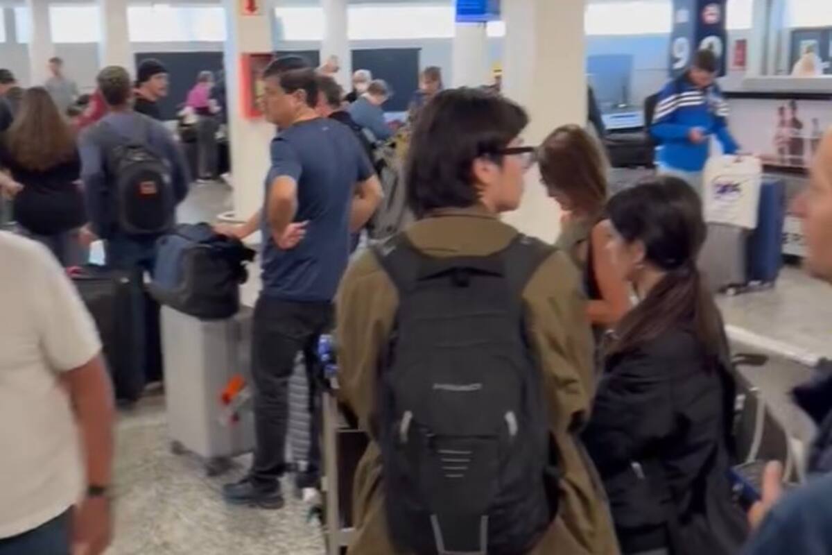 Hay demoras en el Aeropuerto de Ezeiza por un paro de trabajadores de la Aduana.