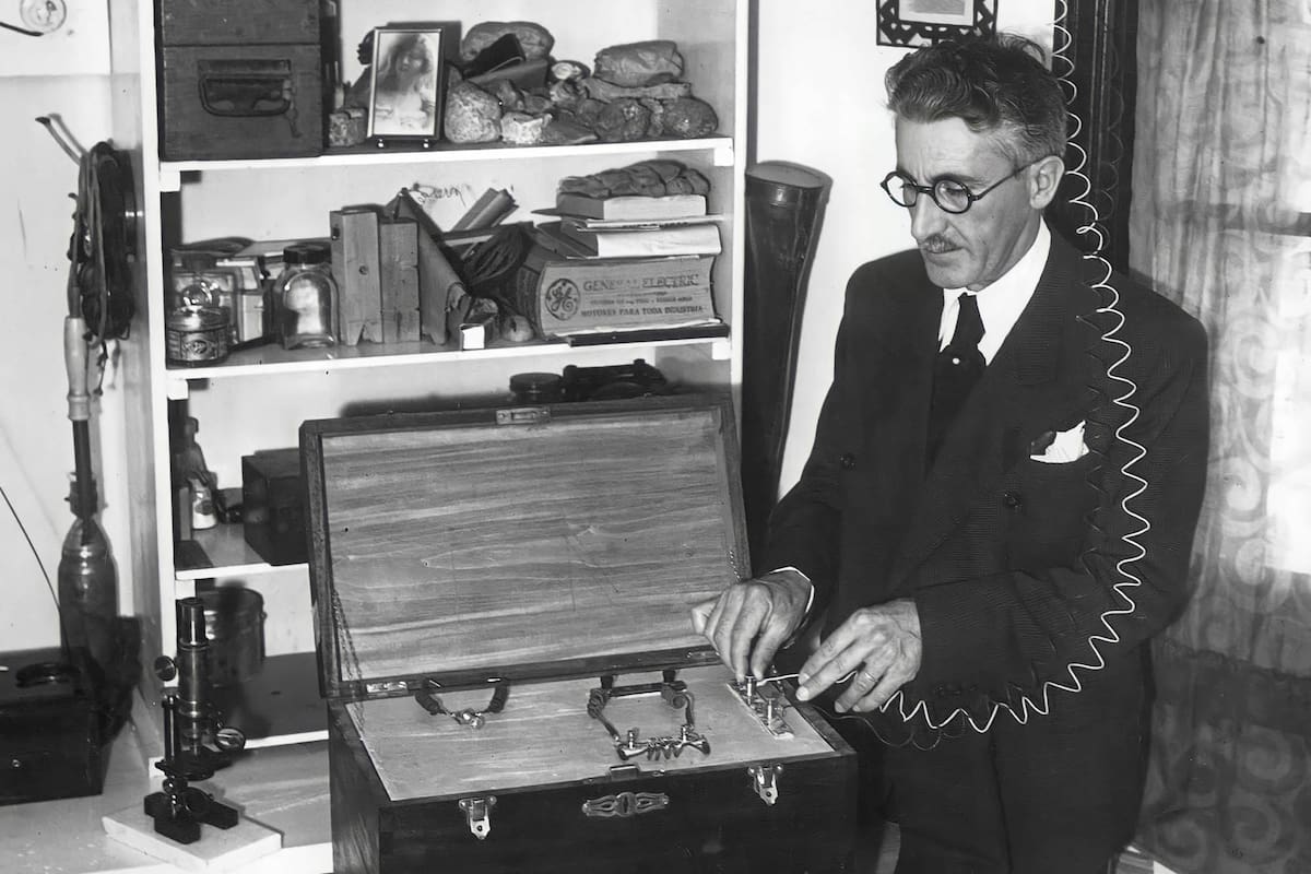 Hay diferentes versiones sobre el nacimiento de Baigorri Velar; una dice que fue en Entre Ríos y otra en San José, Uruguay