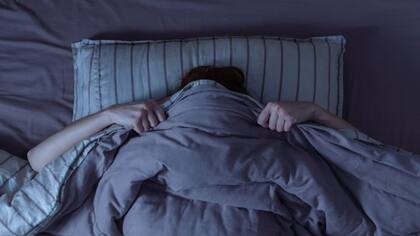 Hay diversos consejos para evitar la ansiedad nocturna (FOTO: GETTY)