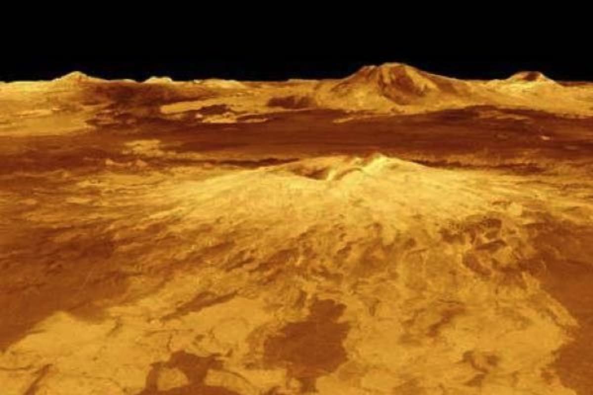 Hay dos posibilidades de cómo surgió la vida en Venus: o surgió por sí sola a partir de materia inerte o fue transportada allí desde otro lugar