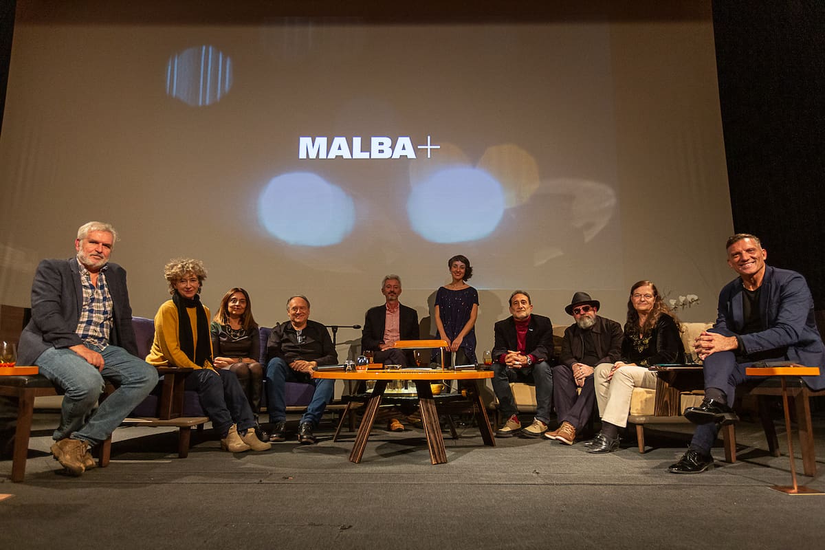 Hay equipo: los escritores y docentes que participan de la primera entrega del ciclo "En la biblioteca"
