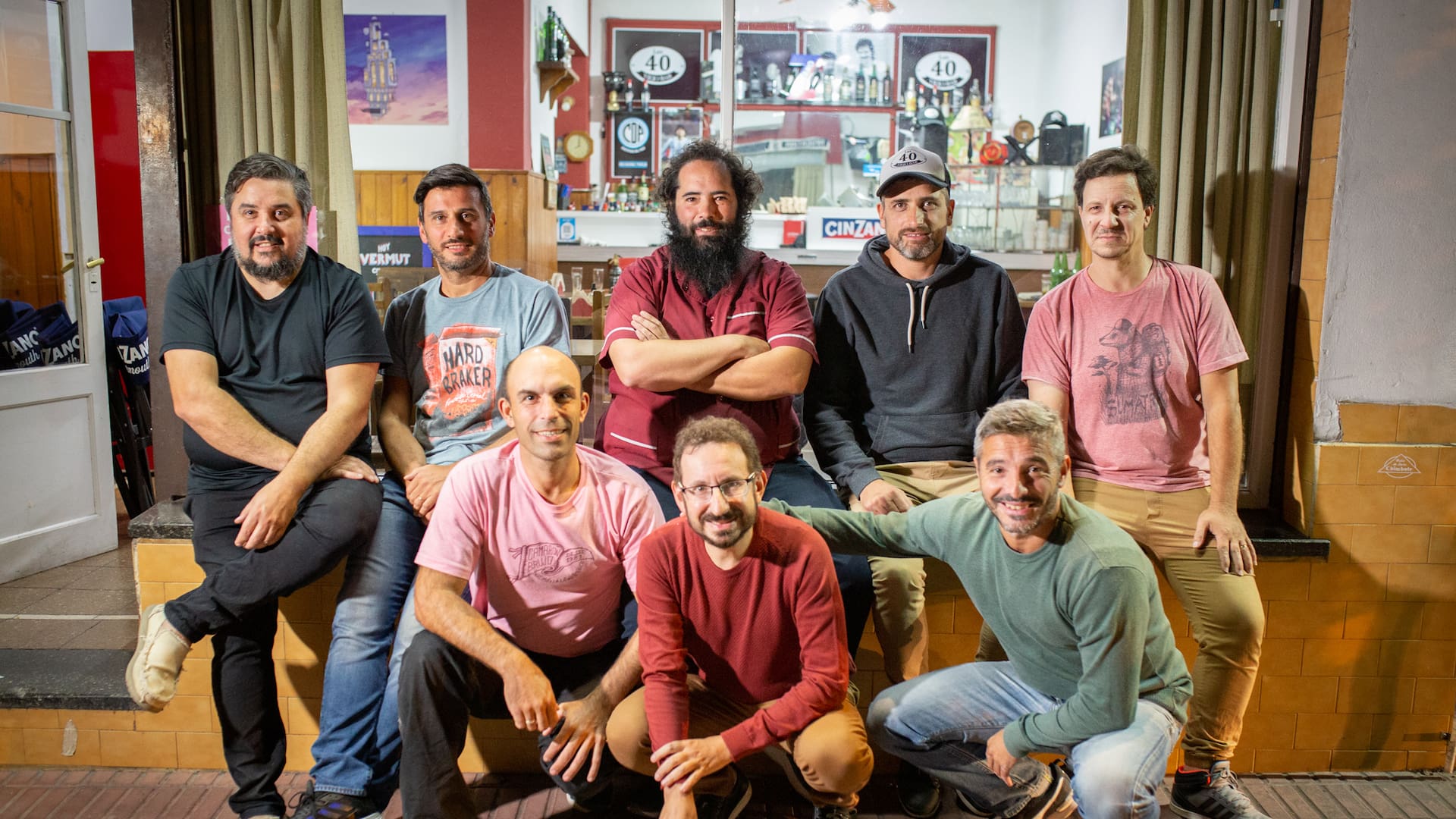 En Las 40 Viejo Bar conviven las generaciones de viejos parroquianos con los nuevos.