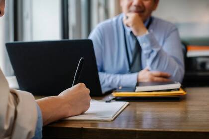 Hay errores comunes durante una entrevista laboral que no contribuyen a conseguir empleo (Foto Pexels)