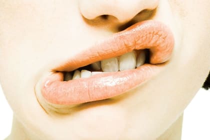 hay estudios que aseguran que un buen cuidado oral en personas con diabetes tipo 2 puede ayudar en el control de la enfermedad en general
