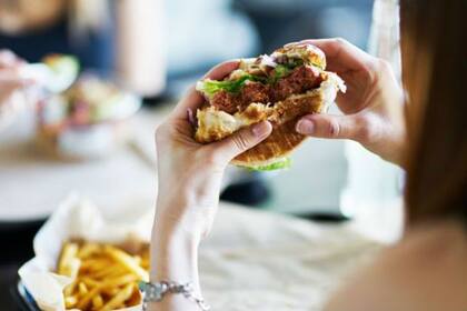 Hay más azúcar y carbohidratos y menos proteína en su hamburguesa vegana