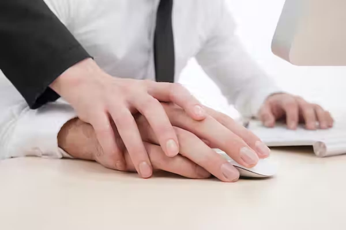 Hay muchas razones por las que alguien puede entablar una relación en su lugar de trabajo